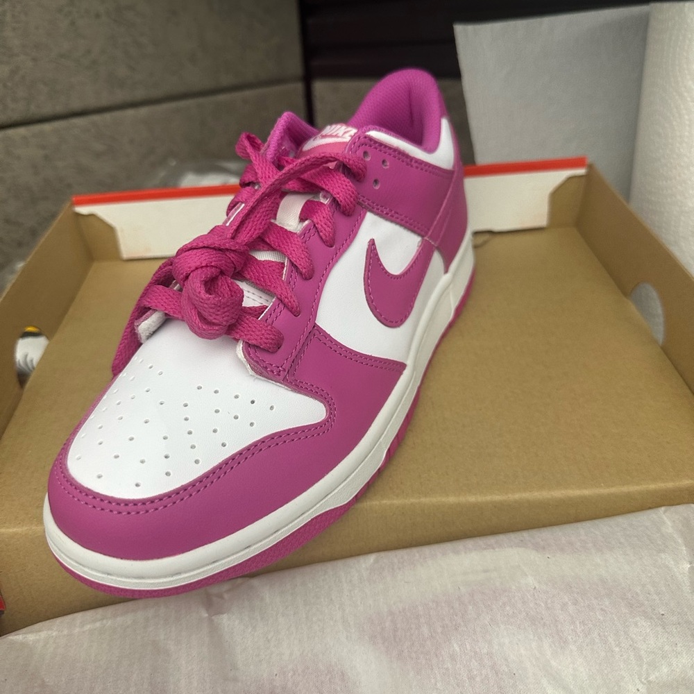 New, never worn with box. Size kids 7